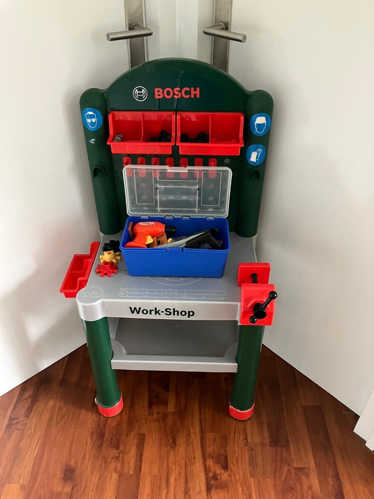 WERKBANKJE BOSCH MET TOEBEHOREN, Doe-het-zelf en Verbouw, Ophalen, Gebruikt, Minder dan 70 cm, Bankschroef