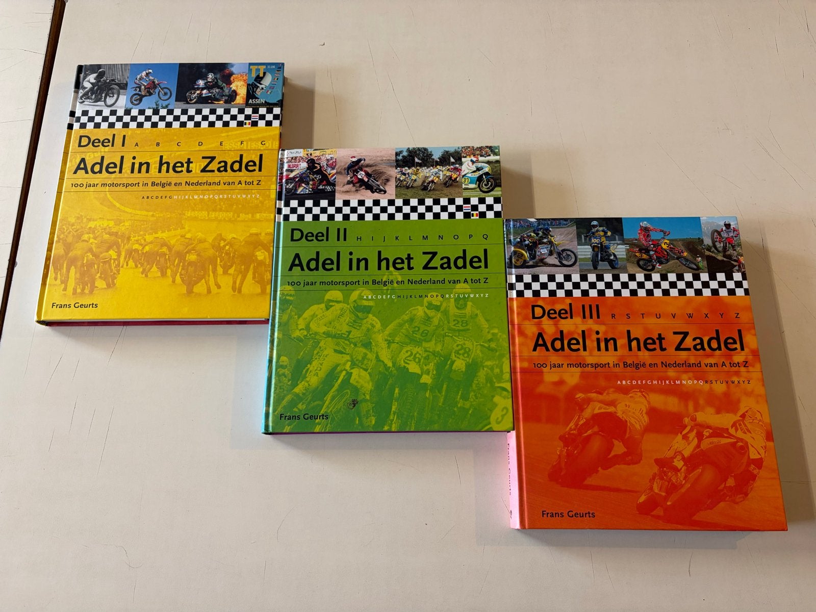 Adel in het Zadel - 100 jaar motorsport (3 delen), Ophalen of Verzenden, Zo goed als nieuw, Algemeen