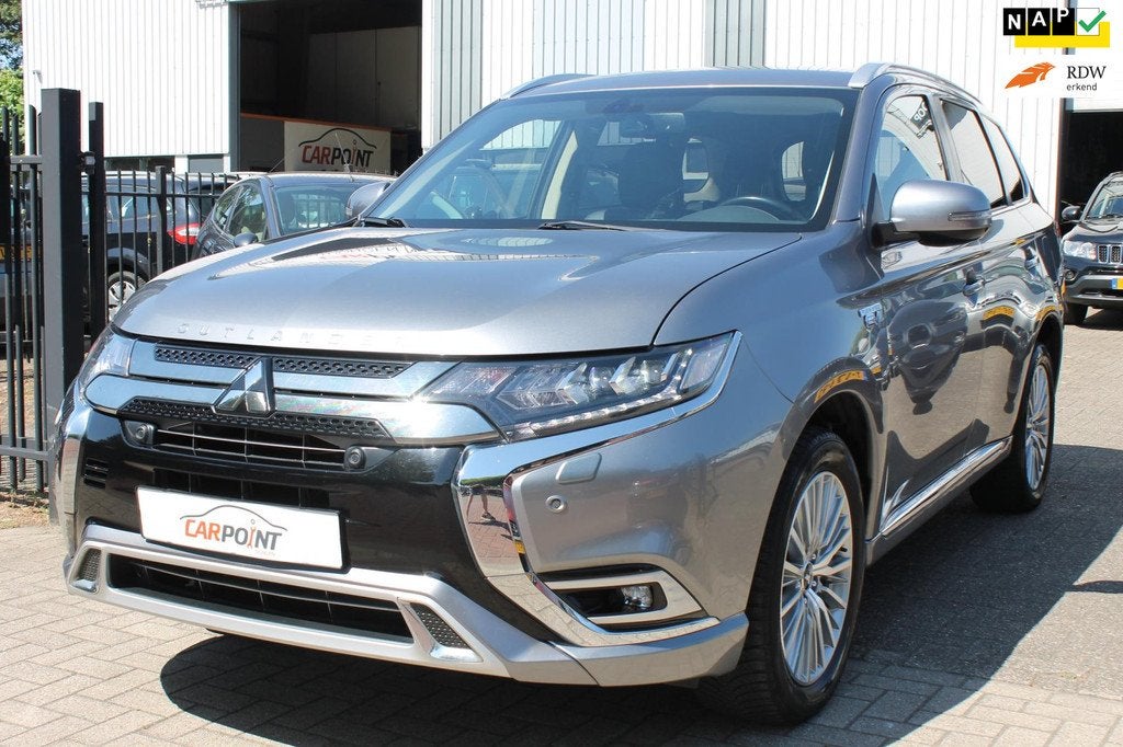 Mitsubishi Outlander 2.4 PHEV Instyle Keyless Camera Nieuwst, Auto's, Mitsubishi, Automaat, Zwart, 4 cilinders, 1865 kg