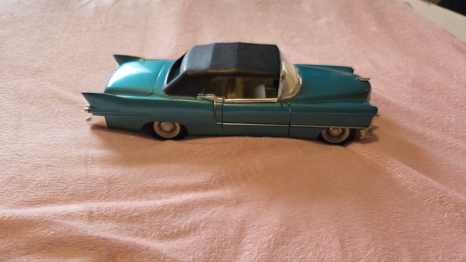Revell Cadillac Eldorado Biarritz 1957 schaalmodel, Hobby en Vrije tijd, Modelauto's | 1:18, Verzenden, Auto, Revell