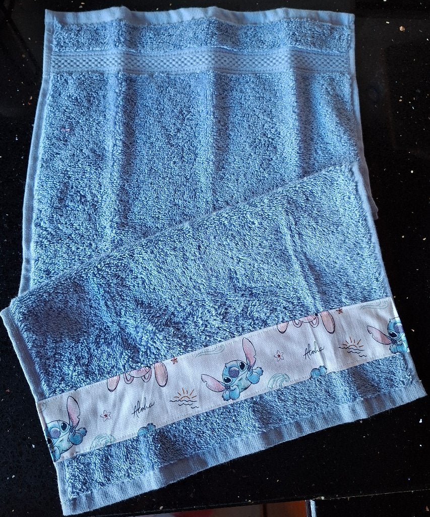 Nieuw- gastenhandoekje Stitch ., Ophalen of Verzenden, Nieuw, Blauw, Gastendoekje