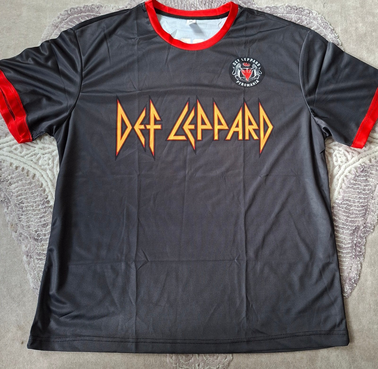 Nieuw Def Leppard 'Rock Brigade 77' T-shirt - Maat 3XL, Nieuw, Overige maten, Ophalen of Verzenden, Grijs