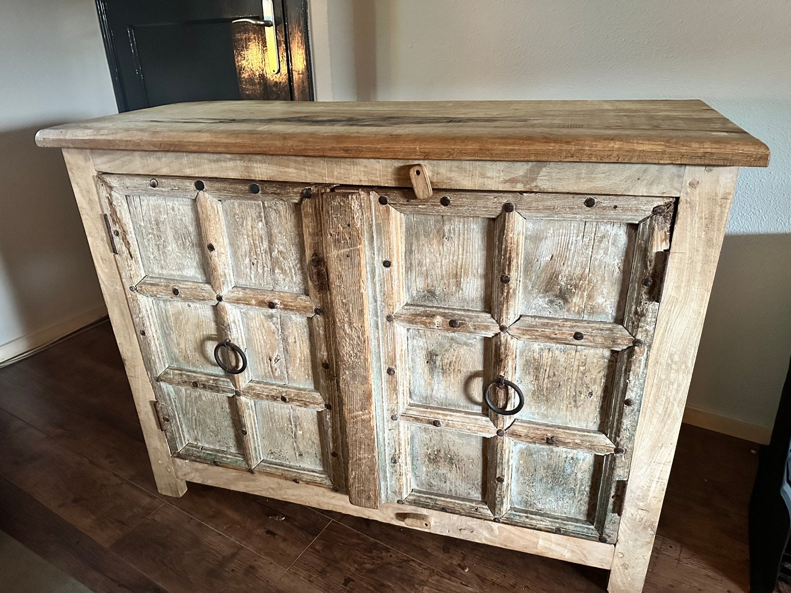 Uniek design massief hout Dressoir, Huis en Inrichting, Kasten | Dressoirs, Ophalen, Zo goed als nieuw, 25 tot 50 cm