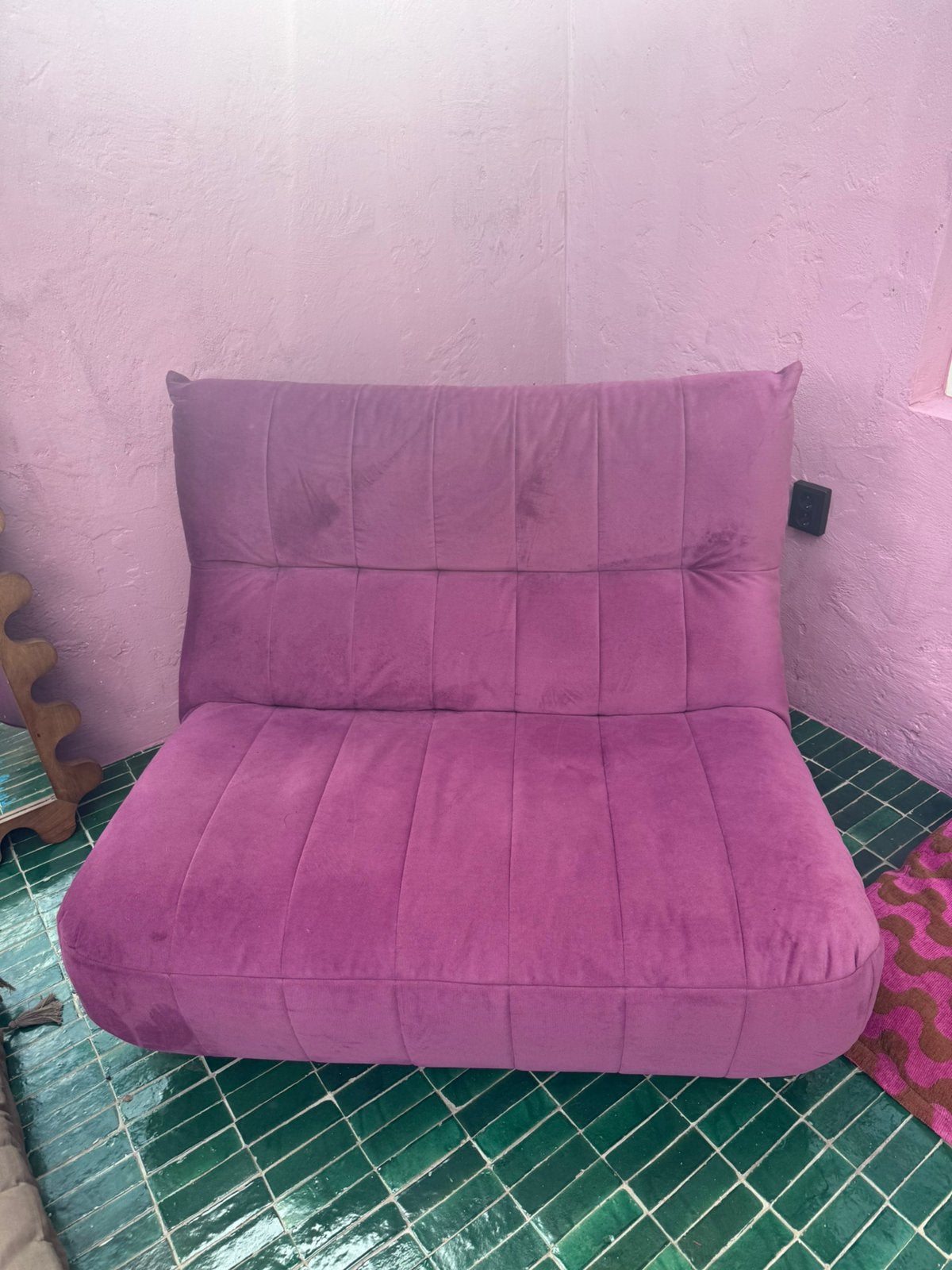 Theodore loveseat homestock magenta, Huis en Inrichting, Ophalen, Zo goed als nieuw