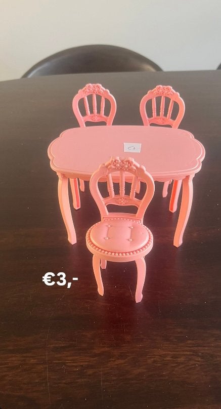 Barbie eettafel met stoelen, Ophalen, Zo goed als nieuw, Barbie