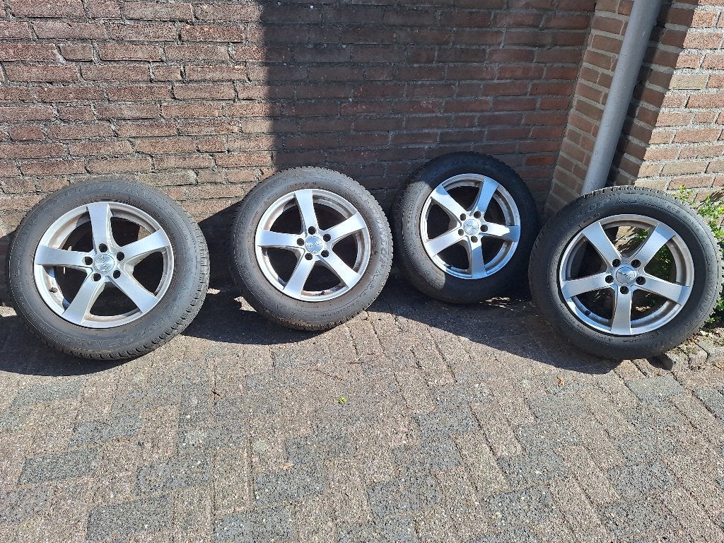 Lichtmetalen velgen met winterbanden, Auto-onderdelen, Banden en Velgen, Ophalen, Gebruikt, 16 inch, Banden en Velgen