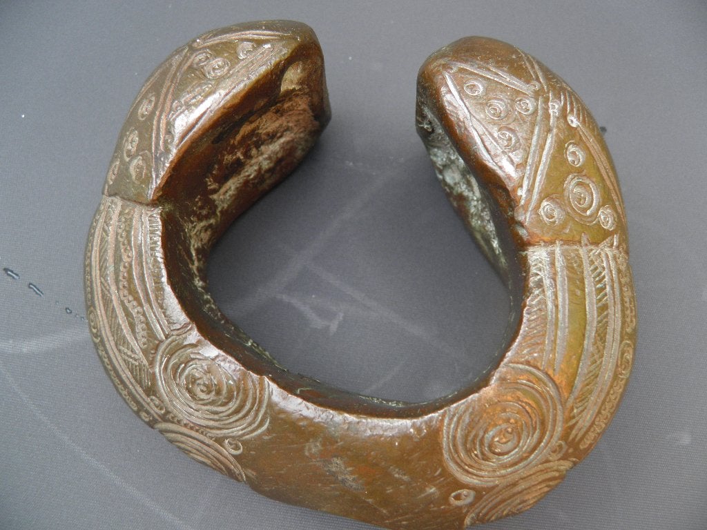 Antieke Bronzen Armband met Gedetailleerde Graveringen, Antiek en Kunst, Ophalen of Verzenden, Brons