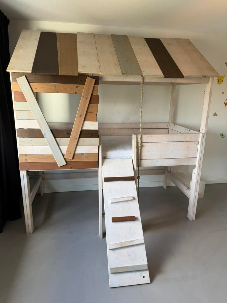 Boomhutbed / Huisbed kind met glijplank + matras, Ophalen of Verzenden, Zo goed als nieuw, Hoogslaper
