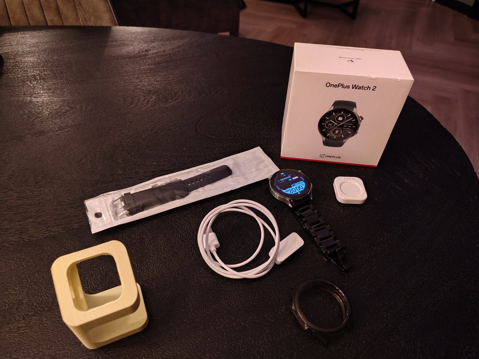 OnePlus Watch 2 met extra's en geen krassen, Sieraden, Tassen en Uiterlijk, Gebruikt, Stappen, Zwart, Ophalen of Verzenden