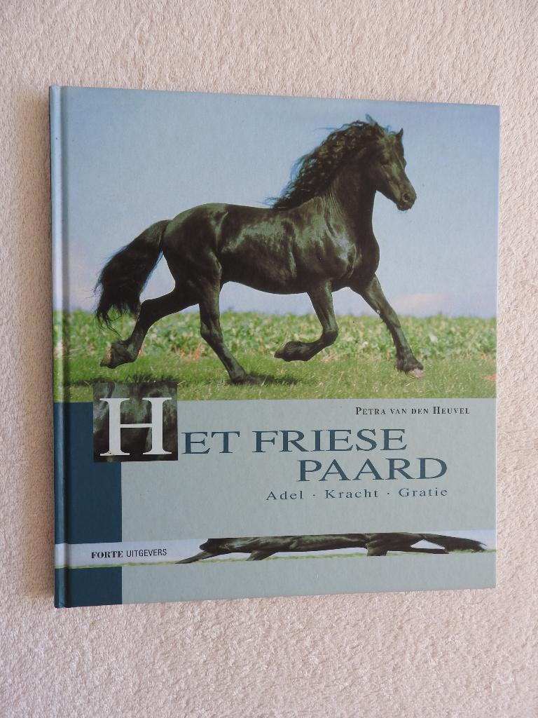 Het Friese Paard - Adel Kracht Gratie - Petra van den Heuvel, Boeken, Ophalen of Verzenden, Zo goed als nieuw, Paarden of Pony's