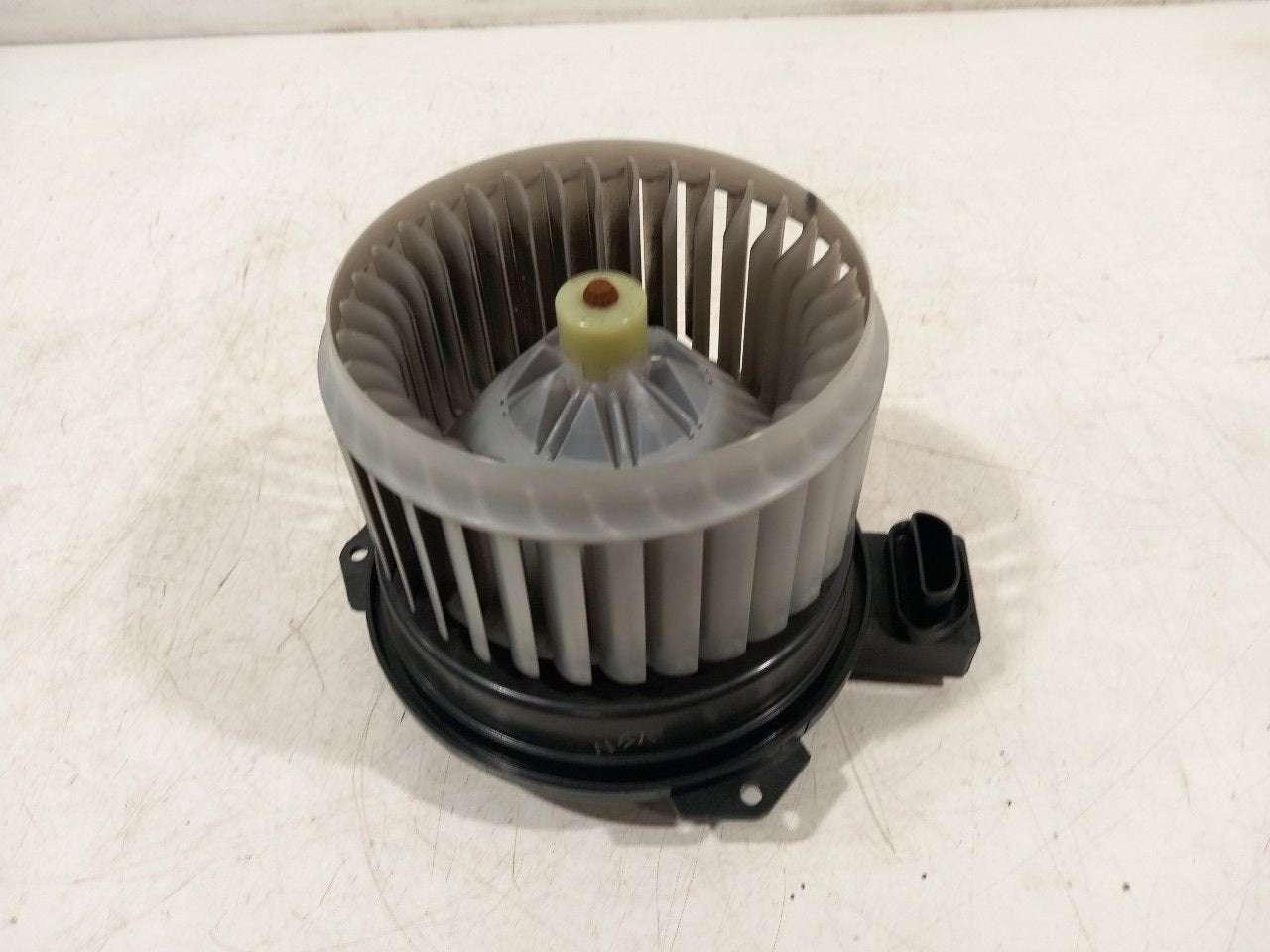 Kachel ventilator motor Mitsubishi Space Star, Onderdelen@venauto.nl, Van der Ven Autorecycling B.V., Gebruikt, Ettenseweg 76, 4706 PB Roosendaal, The Netherlands