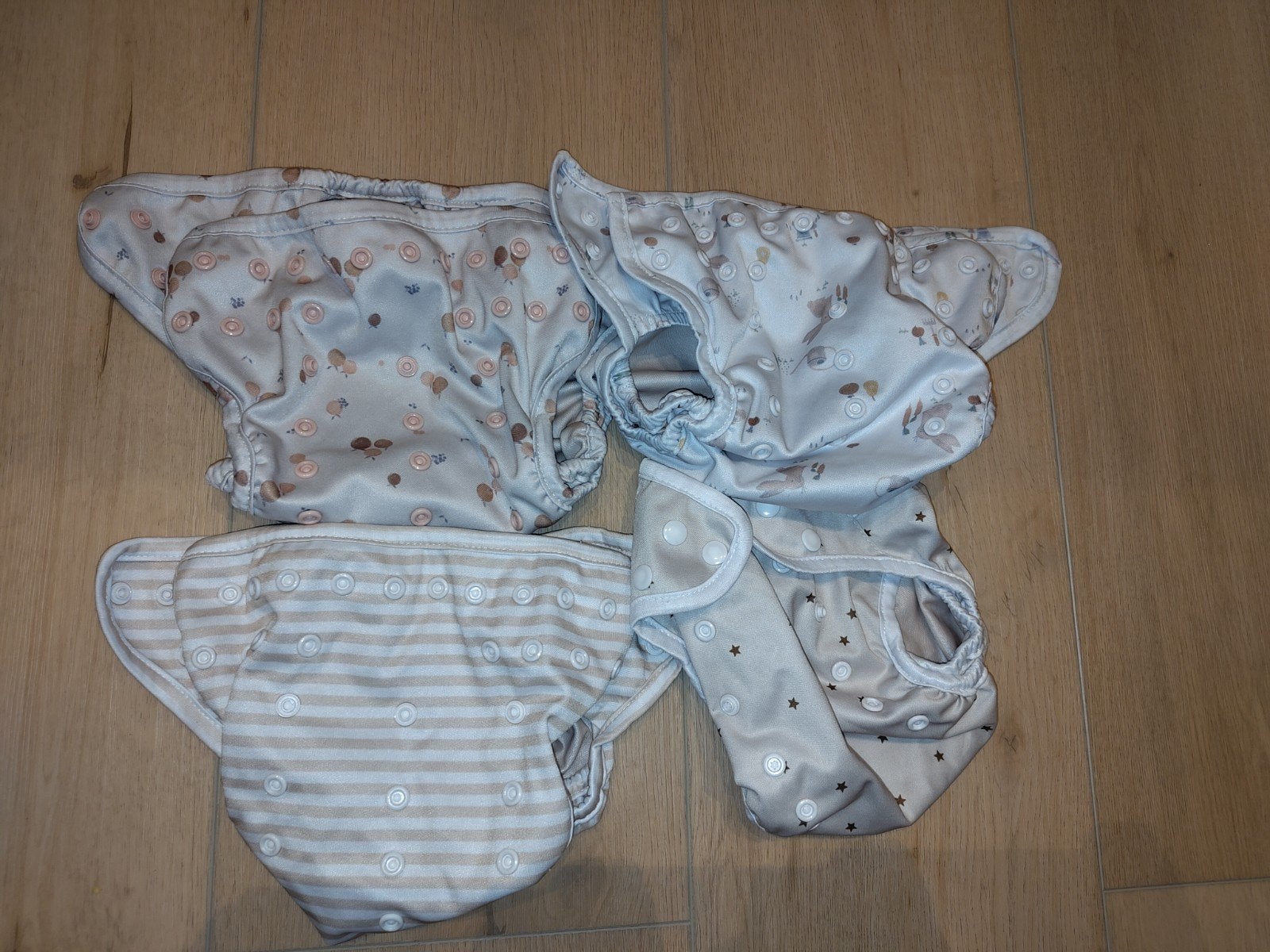 4 overbroekjes Modern Cloth nappies one size beige prints, Ophalen of Verzenden, Zo goed als nieuw, Overige typen