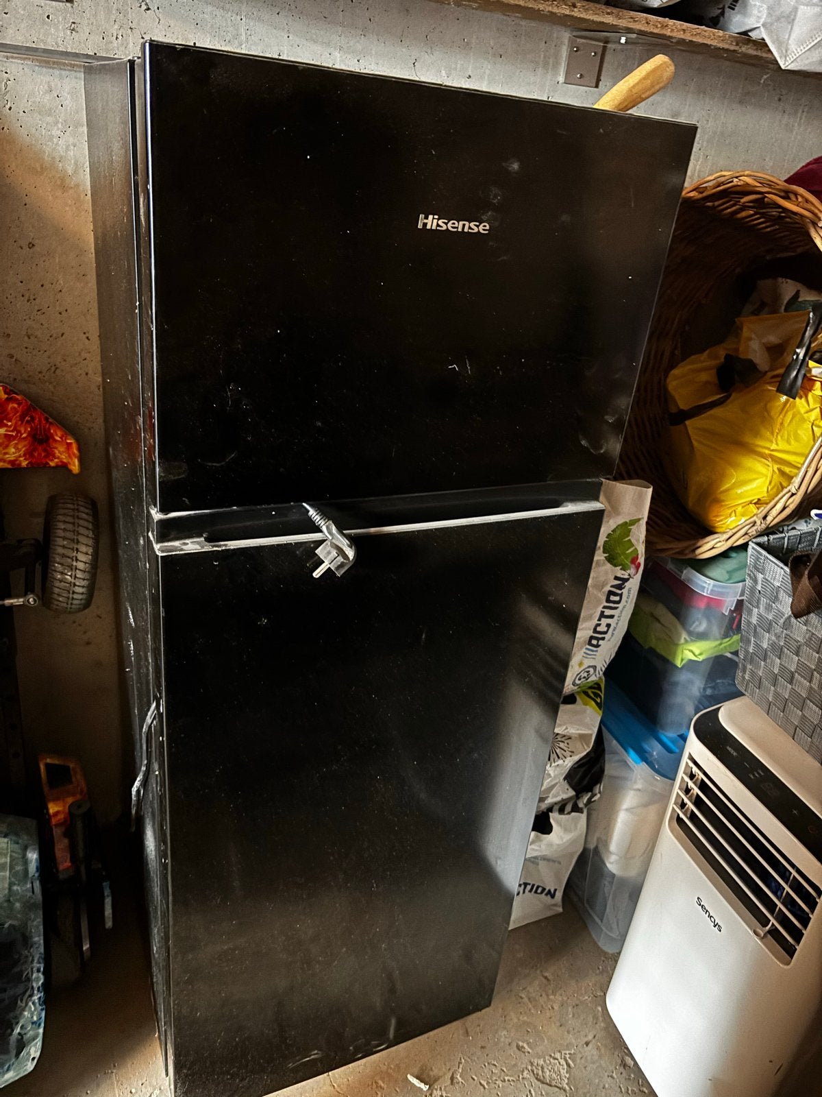 Hisense Koelkast met vriesvak - Zwart, Ophalen, 150 tot 200 liter, Gebruikt, 140 tot 160 cm