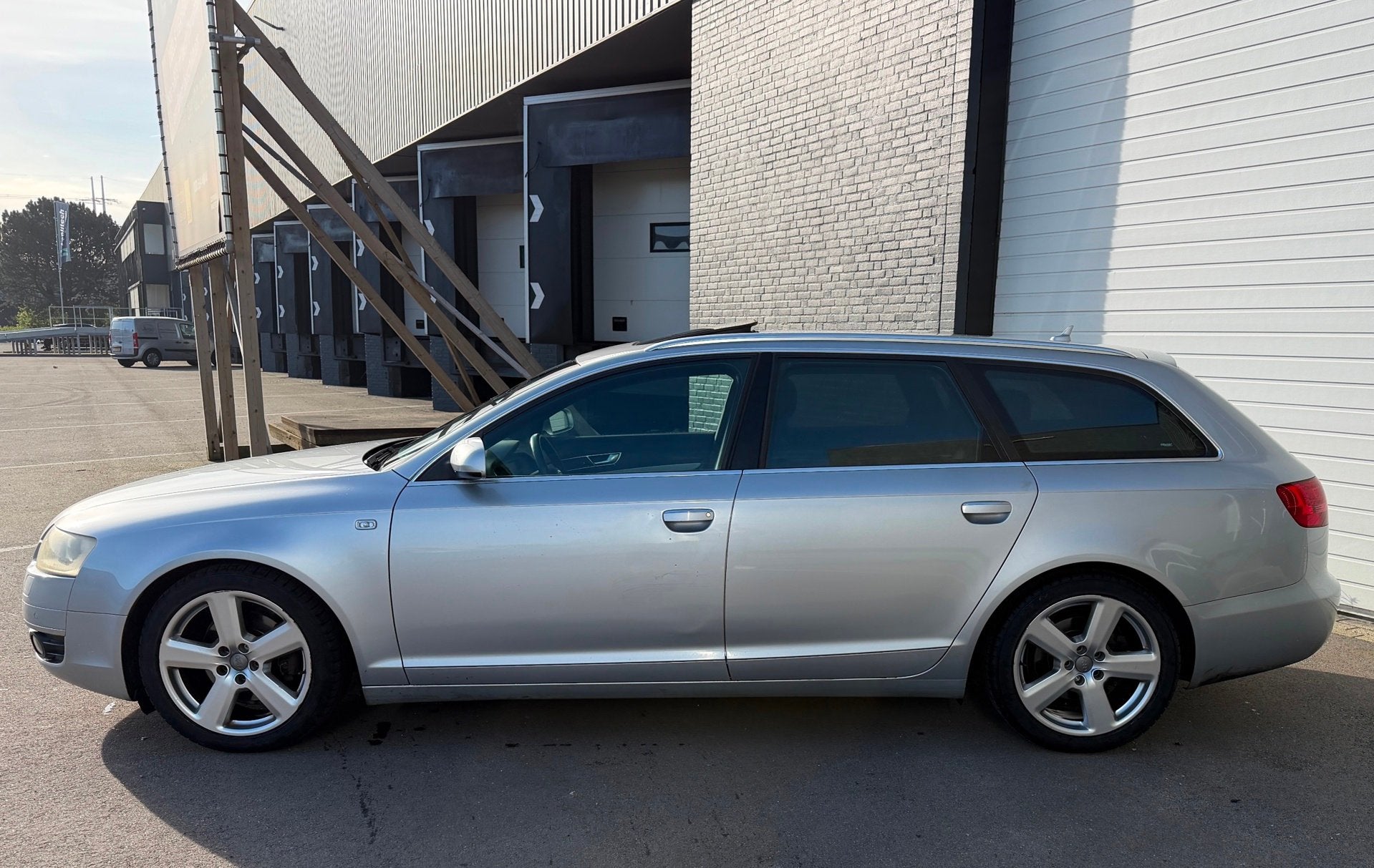 Audi A6 Avant 2.4 S-LINE/PANO/LEDER/CRUISE/6CILLINDER/STOELV, Auto's, Audi, Gebruikt, Zwart, Automatische klimaatregeling, 1570 kg