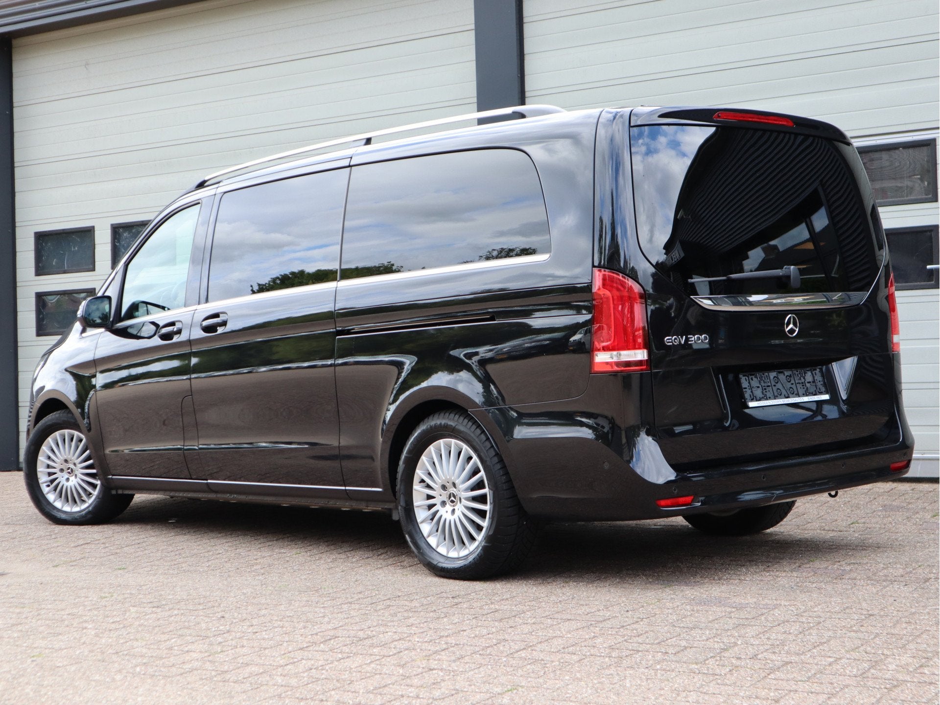 Mercedes-Benz EQV 300 90kWh L3 Extra lang - 8 Persoons - ACC, Auto's, Gebruikt, 8 stoelen, Zwart, 204 pk