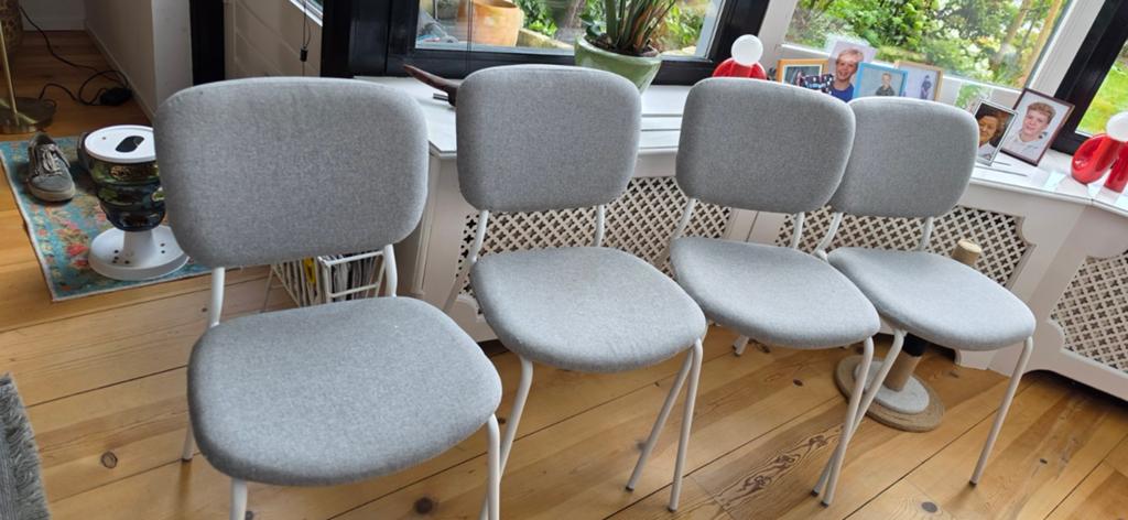 Ikea Vikhals stoelen - 4 stuks, grijs, half jaar oud, Huis en Inrichting, Stoelen, Ophalen, Gebruikt, Stof, Vier