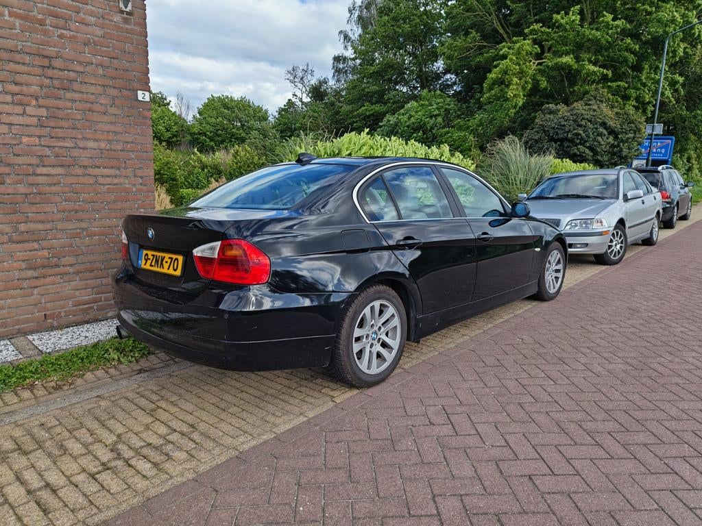 BMW 3-Serie 3.0 I 325 AUT 2008 Zwart, Auto's, Automaat, 745 kg, 1435 kg, 14 km/l