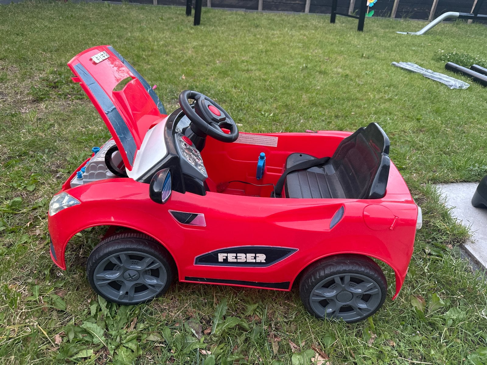 Leuke rode elektrische kinderauto - Feber, Ophalen of Verzenden, Gebruikt, Overige typen
