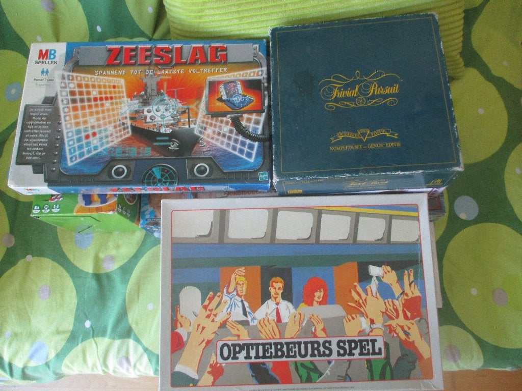 Doos met spelletjes compleet allerlei, Ophalen, Zo goed als nieuw, Vijf spelers of meer, Reisspel