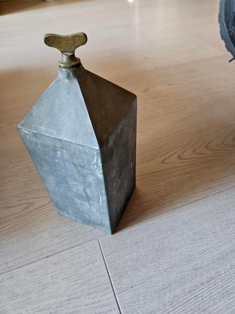 Antiek olieblik met koperen draaidop, Antiek en Kunst, Antiek | Woonaccessoires, Ophalen of Verzenden