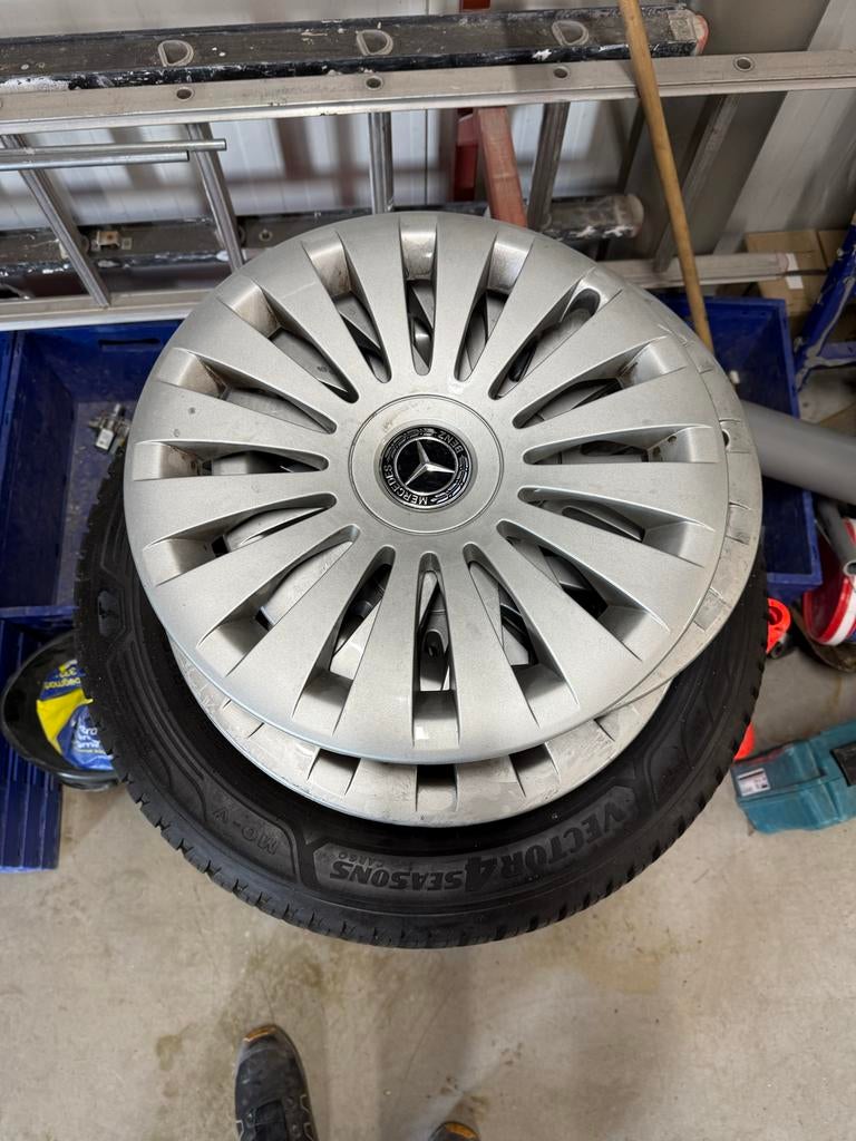 Mercedes-Benz wieldoppen met all-season band, Ophalen of Verzenden, Gebruikt