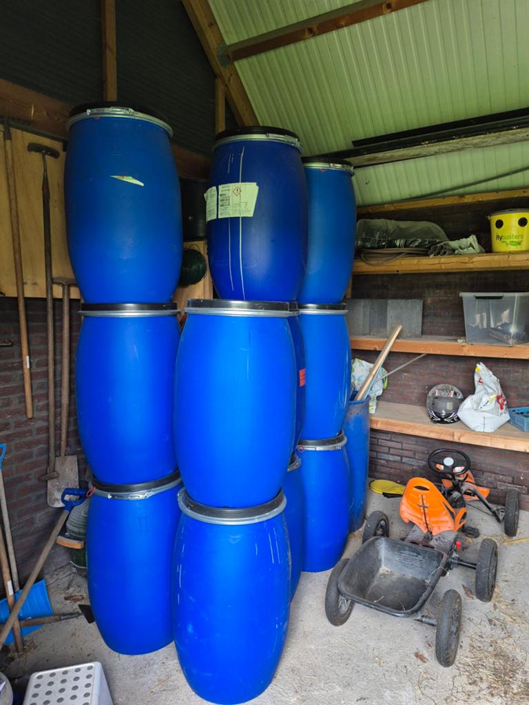 Voerton / blauwe ton / regenton / blauw vat, 75 tot 150 liter, Ophalen, Zo goed als nieuw, Kunststof