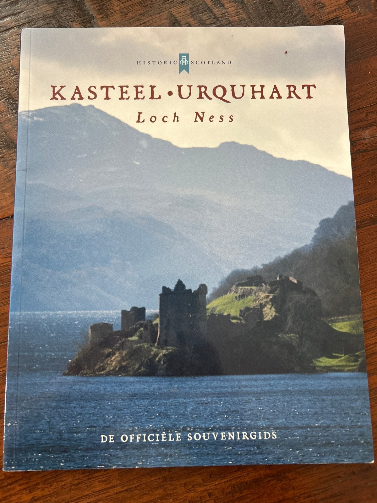 Kasteel Urquhart Loch Ness - Officiële Souvenirgids, Overige merken, Europa, Ophalen of Verzenden, Zo goed als nieuw