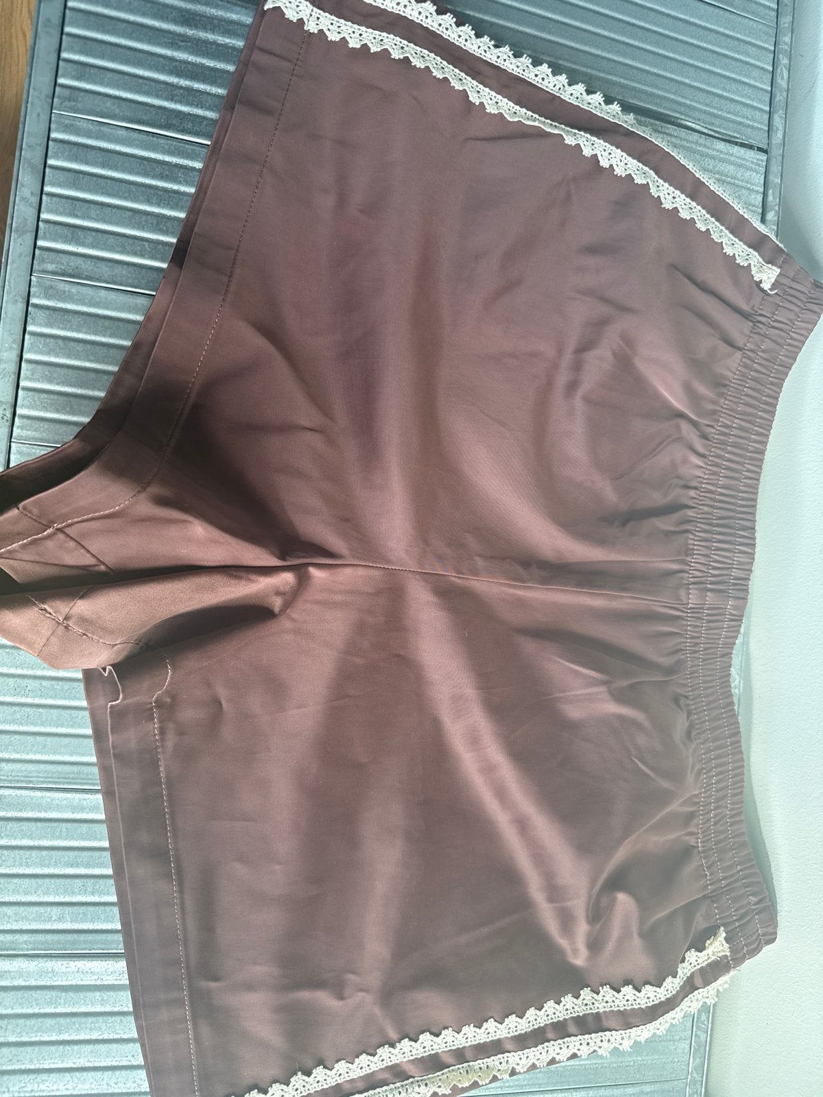 Zara bruine shorts met kanten details - Maat M, Kleding | Dames, Maat 38/40 (M), Ophalen of Verzenden, Zo goed als nieuw, Bruin
