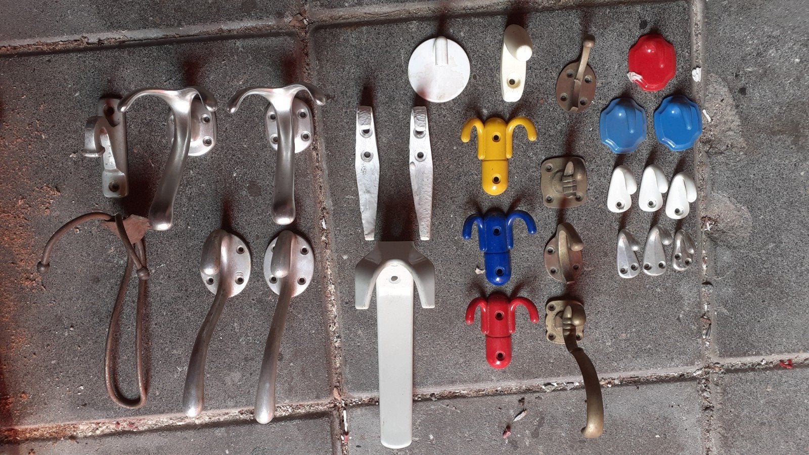 Diverse kapstokhaken en wandhaken - Metaal en kunststof, Gebruikt, Wandhaken, Ophalen of Verzenden, Minder dan 100 cm