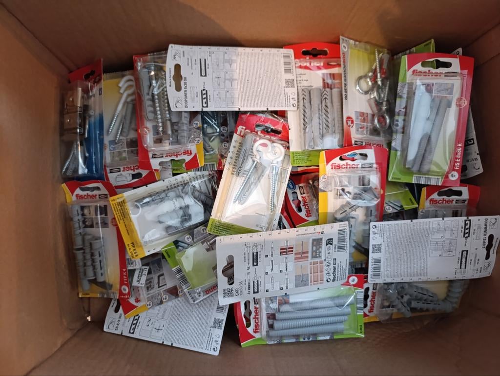 Dozen vol met rommelmarkt spullen, Ophalen
