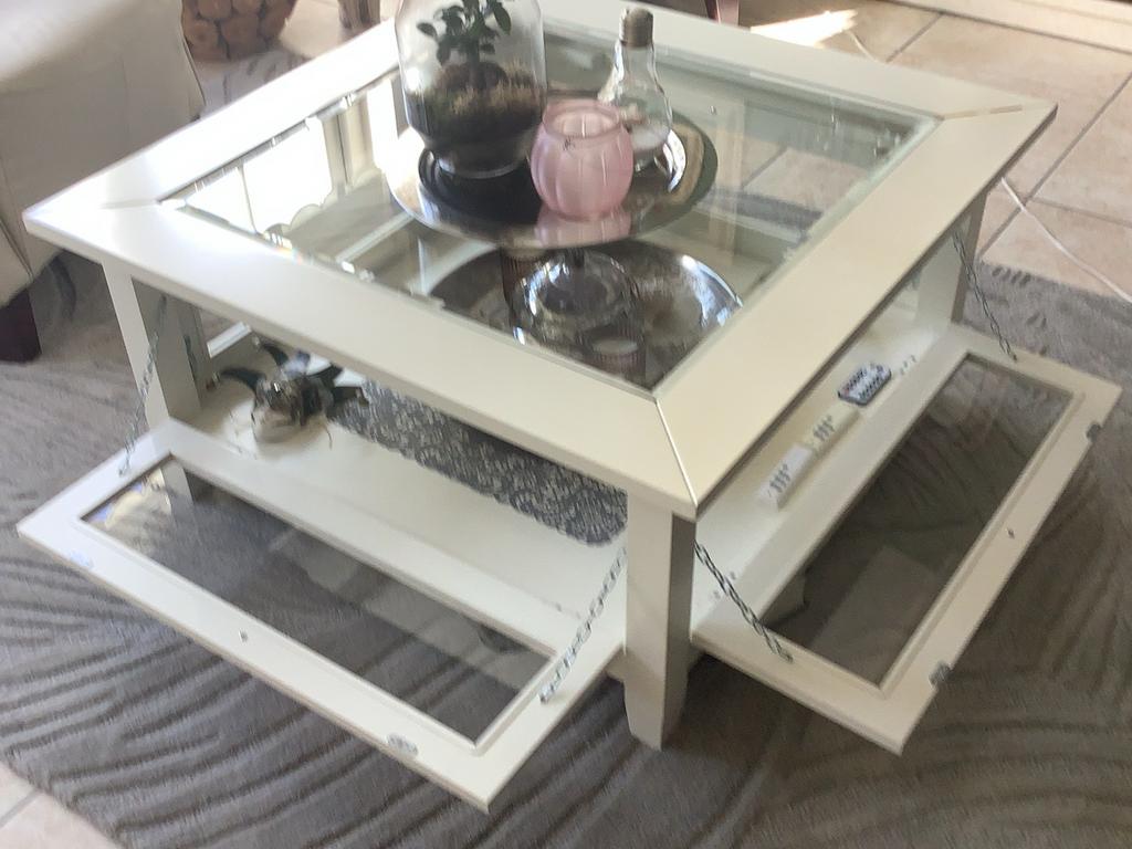 Witte salontafel met glazen blad en uitschuifbare lades, Vierkant, Minder dan 50 cm, 50 tot 100 cm, Ophalen of Verzenden