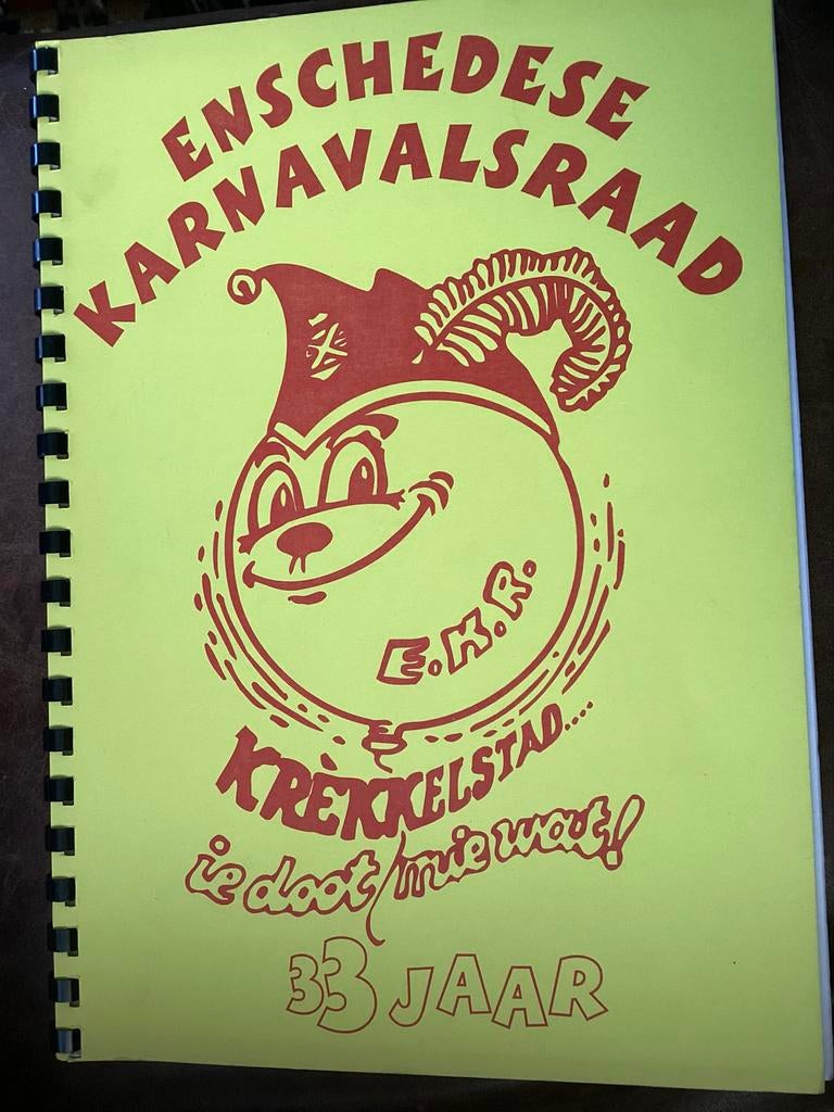 Enschede Karnavalsraad Krekkelsstad 33 Jaar Jubileum, Boeken, Catalogussen en Folders, Gelezen, Catalogus, Verzenden
