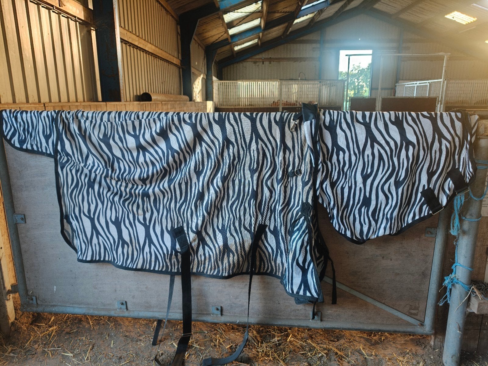 Vliegendeken met hals, Dieren en Toebehoren, Paarden en Pony's | Dekens en Dekjes, Ophalen of Verzenden, Zo goed als nieuw, Deken