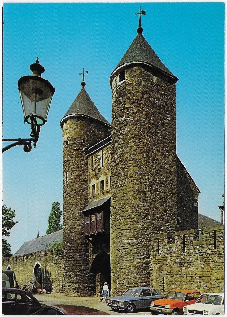 Maastricht De Helpoort gelopen Ansichtkaart ( y2860 ), Ophalen of Verzenden, Voor 1920, Gelopen, Limburg