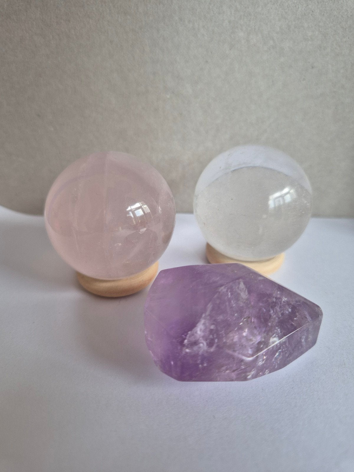 Rozenkwarts, Bergkristal bollen en Amethist punt, Ophalen of Verzenden, Mineraal