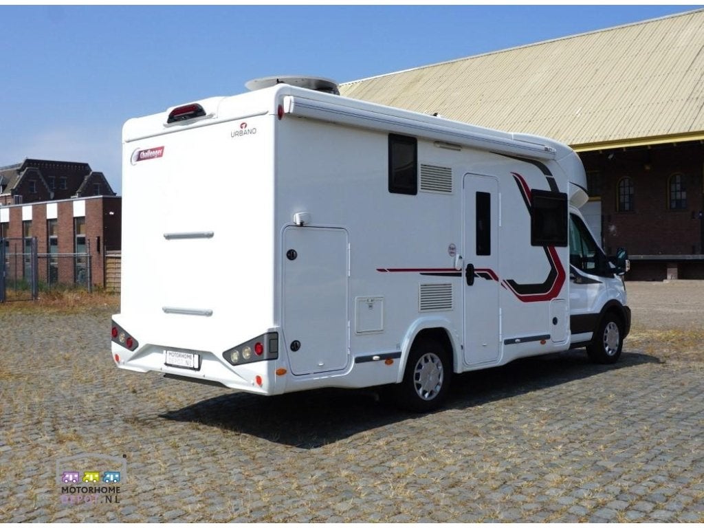 Challenger 260 Face to Face 2021 met 42.000km, 6 tot 7 meter, Bedrijf, Challenger, Koelkast