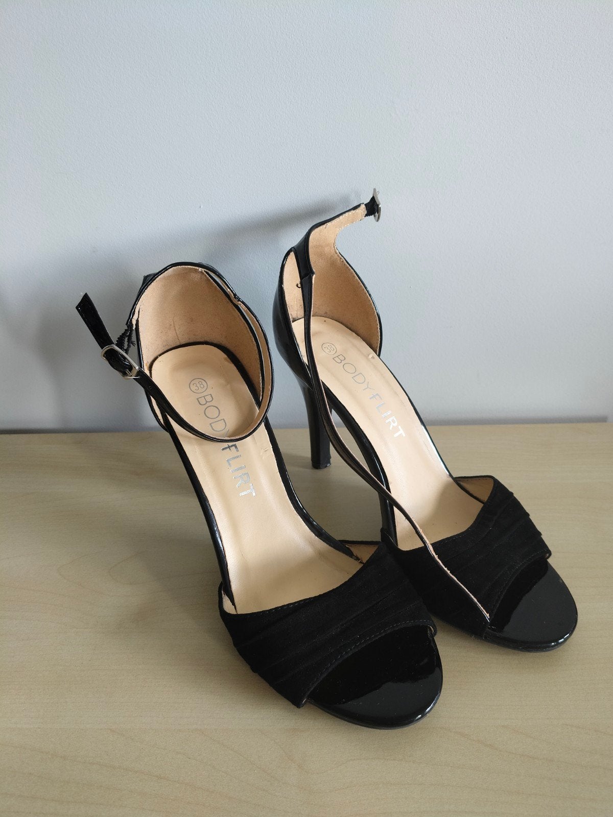 Zwarte sandalen met hoge hakken - Bodyflirt, Kleding | Dames, Zwart, Ophalen of Verzenden, Schoenen met hoge hakken, Gedragen