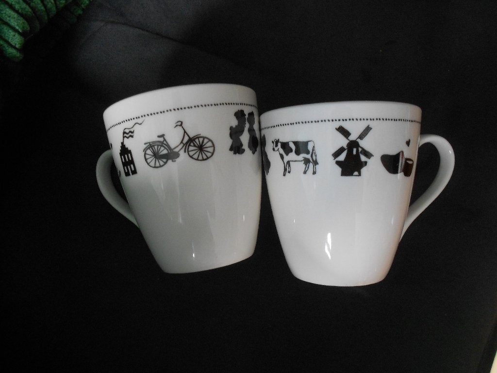 2 Dutch floral bekers Holland souvenier, Huis en Inrichting, Keuken | Servies, Ophalen, Overige merken, Mok, Zo goed als nieuw