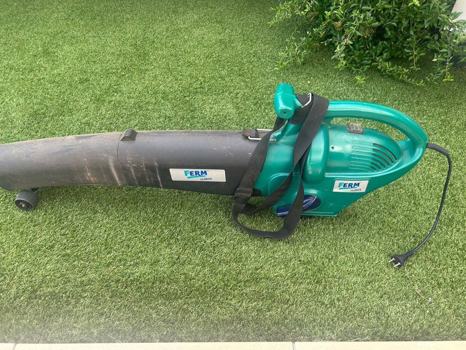 FERM Floris Bladblazer - Elektrisch en Gebruikt, Tuin en Terras, Bladblazers, Ophalen, Gebruikt, Elektrisch, Handgedragen