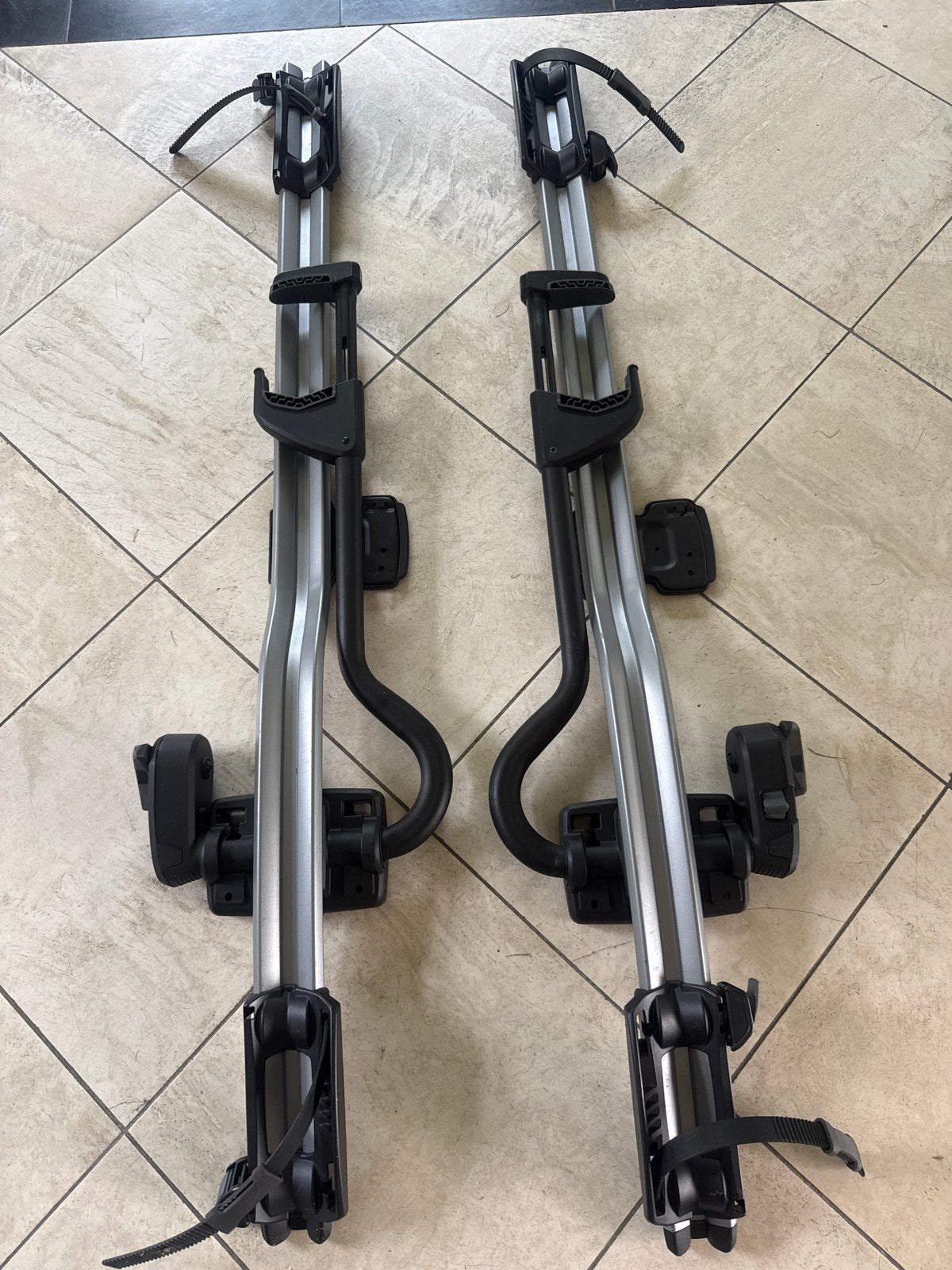 Fietsendragers voor dakmontage (2 stuks), Auto diversen, Ophalen of Verzenden, 1 fiets, Gebruikt, Dakdrager