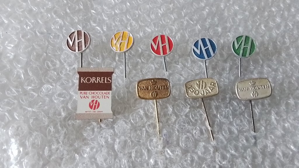 9 verschillende speldjes van houten chocolade, Ophalen of Verzenden, Zo goed als nieuw, Overige onderwerpen