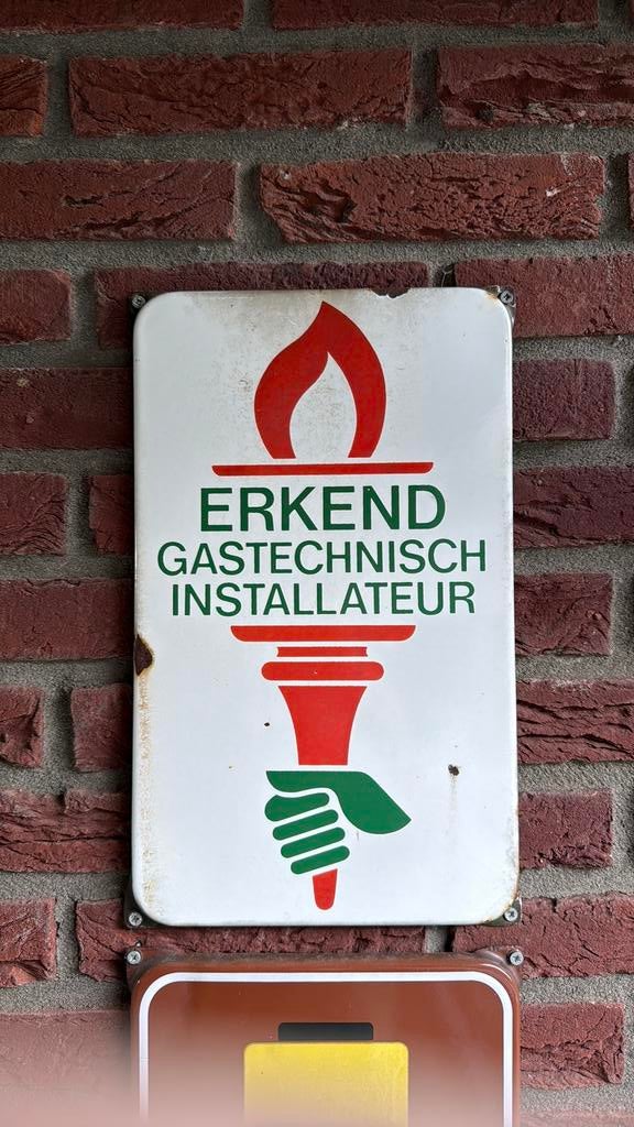 Vintage Emaille Bord: Erkend Gastechnisch Installateur, Ophalen of Verzenden