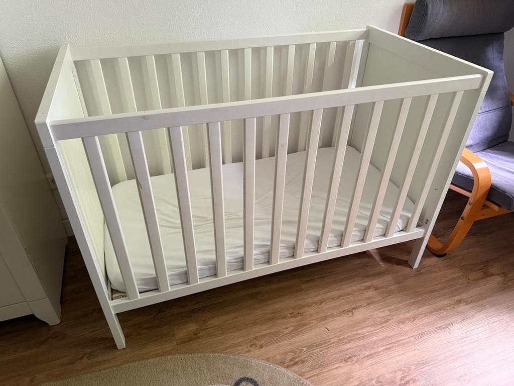 Ikea Sundvik ledikant wit 60x120, Kinderen en Baby's, Babywiegjes en Ledikanten, Ophalen, Gebruikt, Ledikant