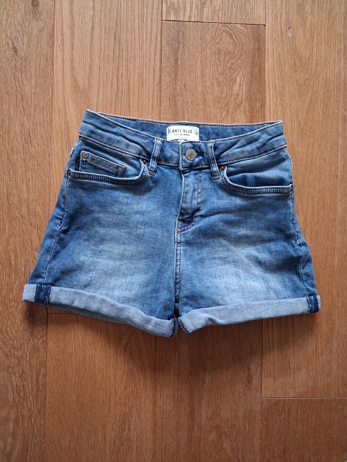 Kort broekje Anti Blue maat xxs, Broek, Gebruikt, Meisje, Ophalen of Verzenden
