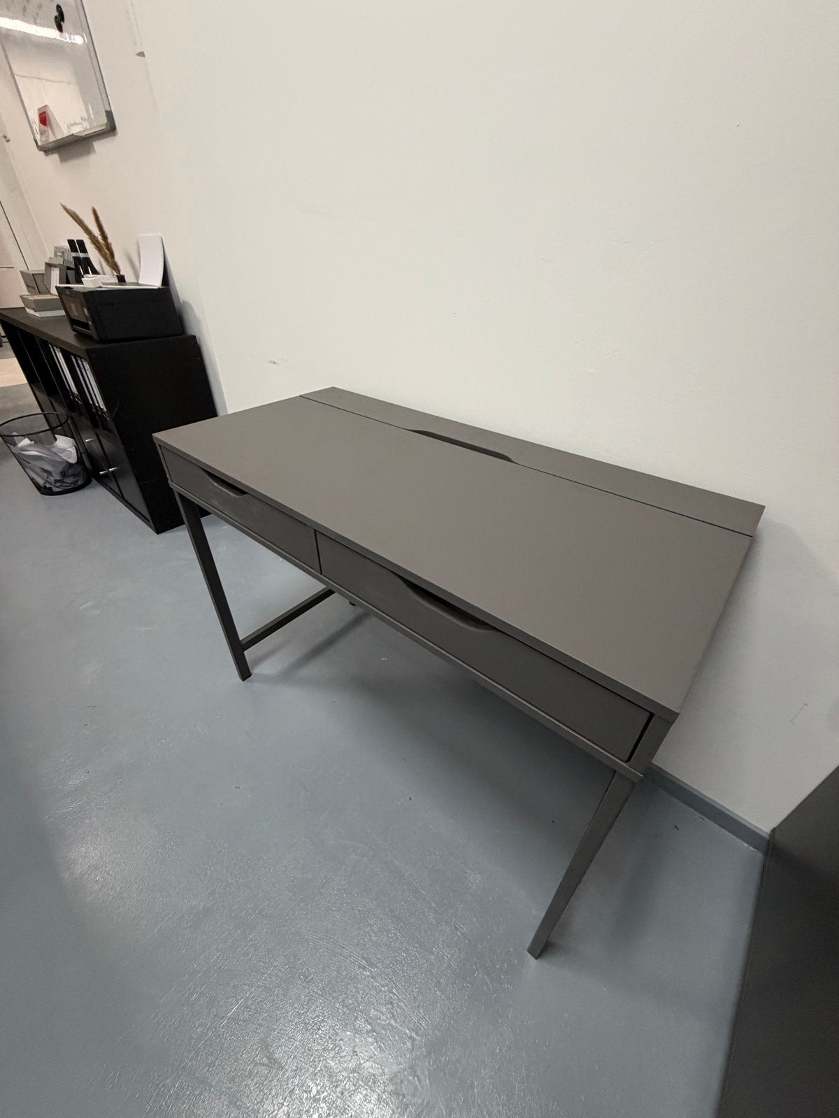 Ikea Alex bureau grijs 100x48 cm met lades, Met lades, Ophalen of Verzenden, Zo goed als nieuw, IKEA