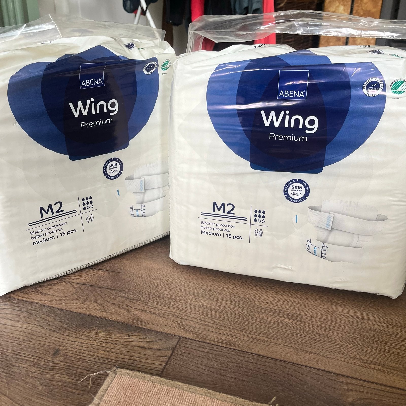 Twee pakken Abena Wing Premium M2 - 15 stuks per pak, Diversen, Ophalen of Verzenden, Nieuw