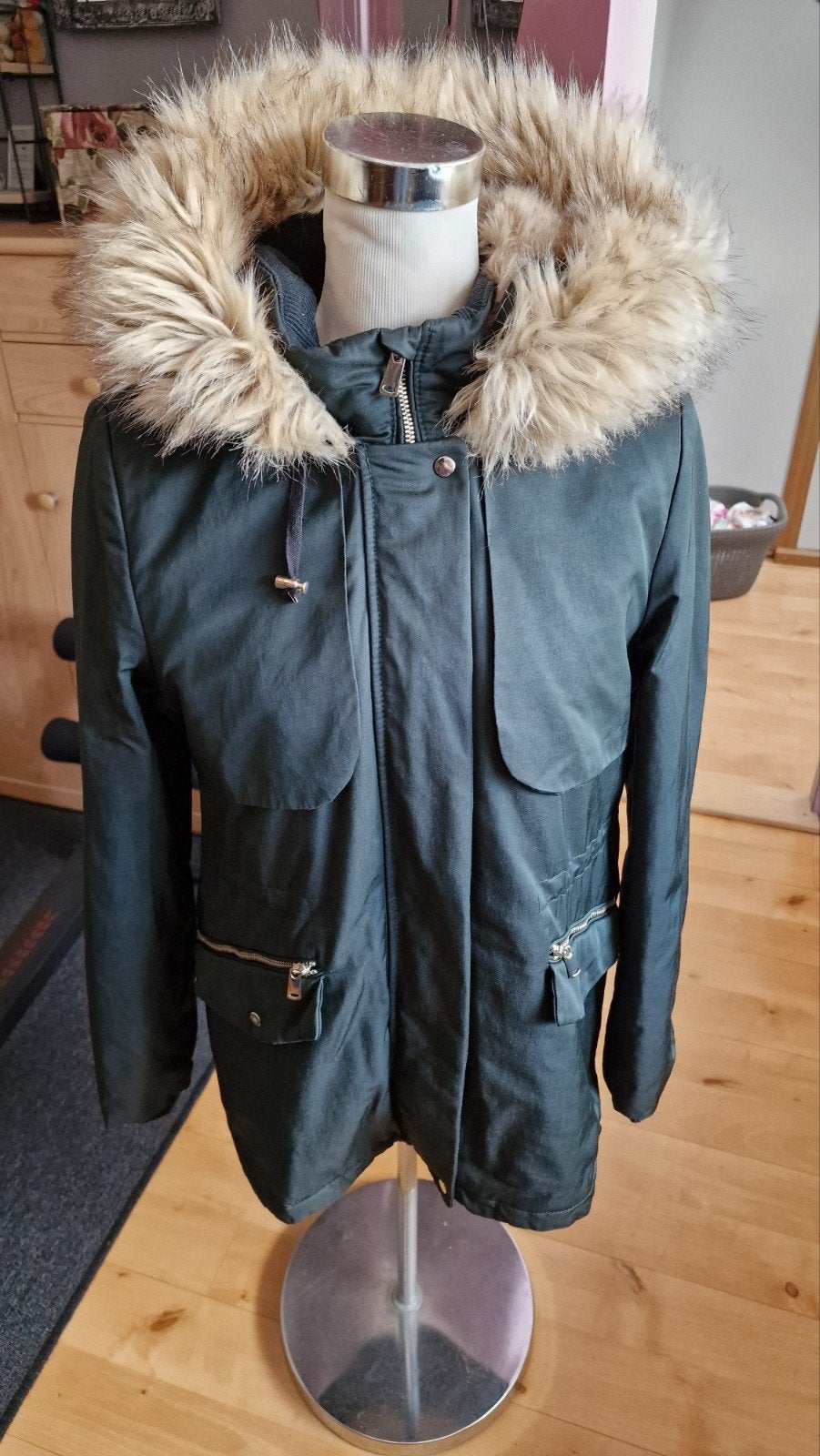TRF Outer Wear winterjas met bontkraag - Maat M, Maat 38/40 (M), TRF Outer Wear, Ophalen of Verzenden, Zo goed als nieuw