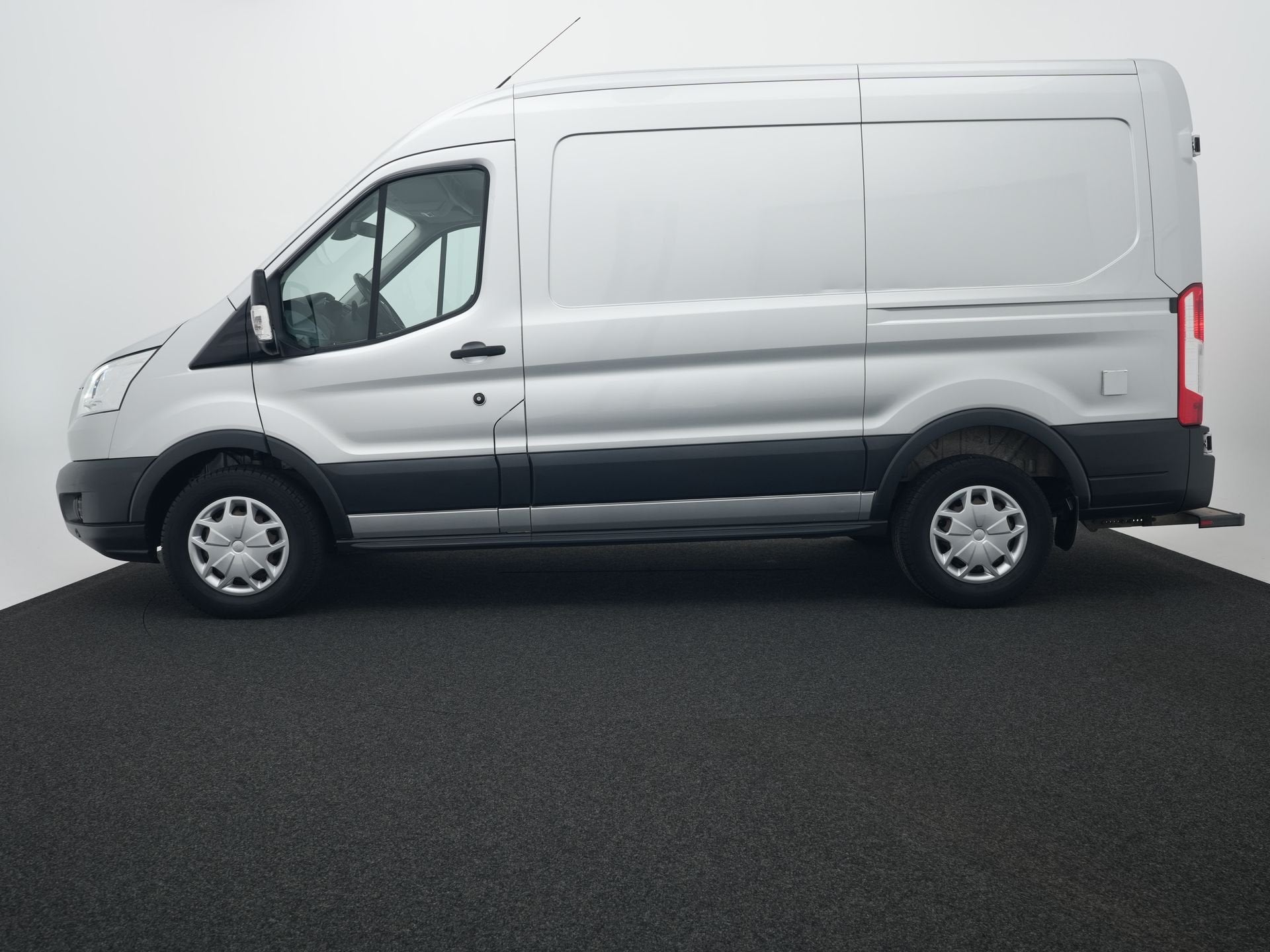 Ford Transit 350 2.0 TDCI 130 pk L2H2 Trend | Camera | Airco, 12 maanden, 4 cilinders, 2042 kg, Bedrijf