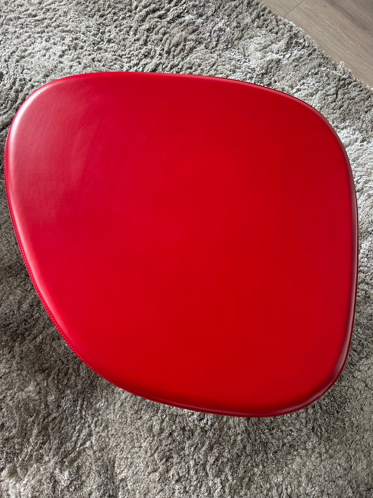 Leolux Liliom salontafel rood leer - Zo goed als nieuw, Ophalen, Overige materialen, 100 tot 150 cm, 50 tot 100 cm