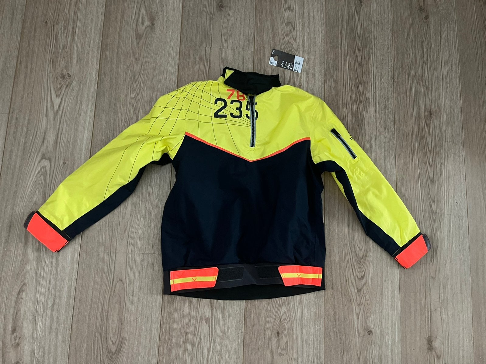 Nieuwe Decathlon Smock Jr 500 Zeiljas Geel/Zwart 10 jaar, Ophalen of Verzenden, Nieuw, Jongen of Meisje, Trui of Vest